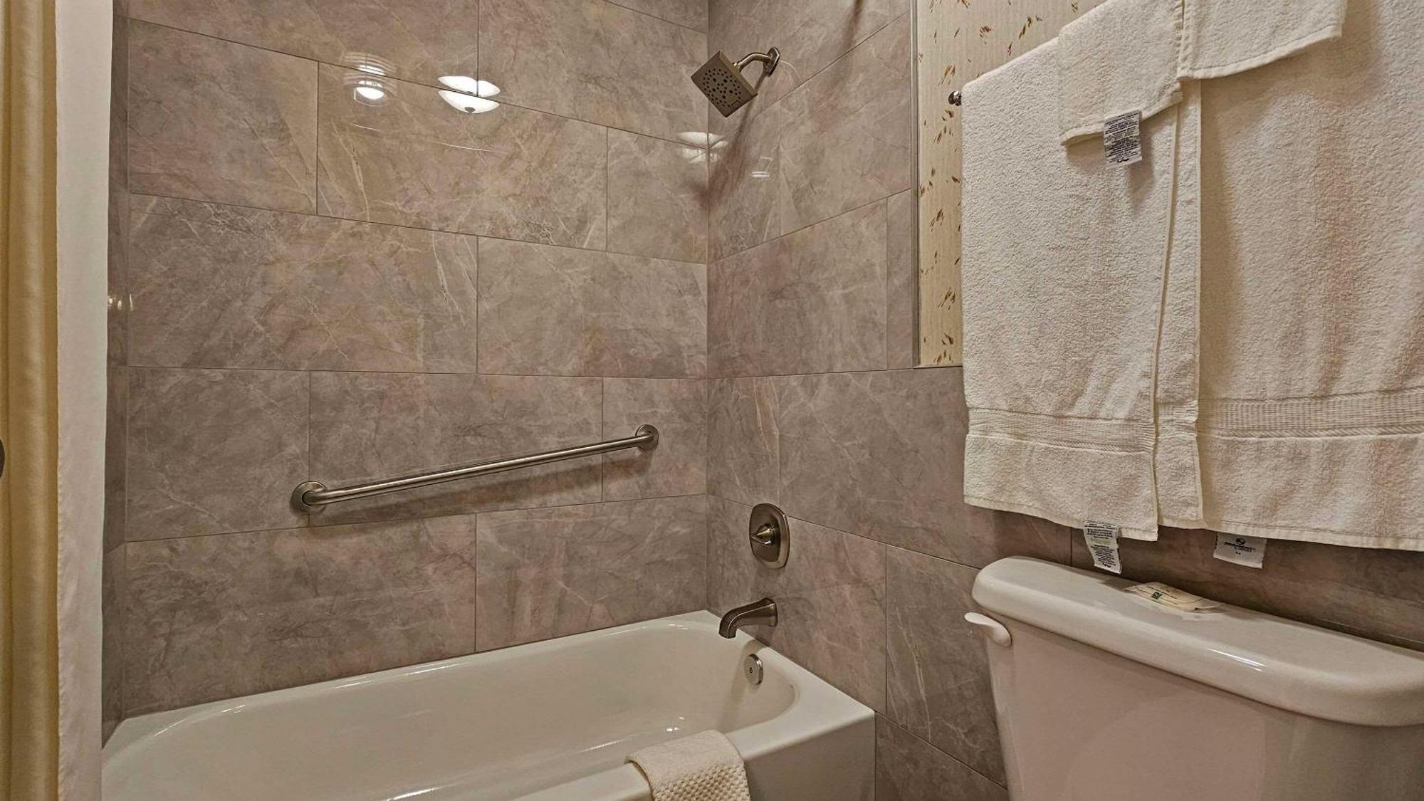 Quality Inn Енніс Екстер'єр фото
